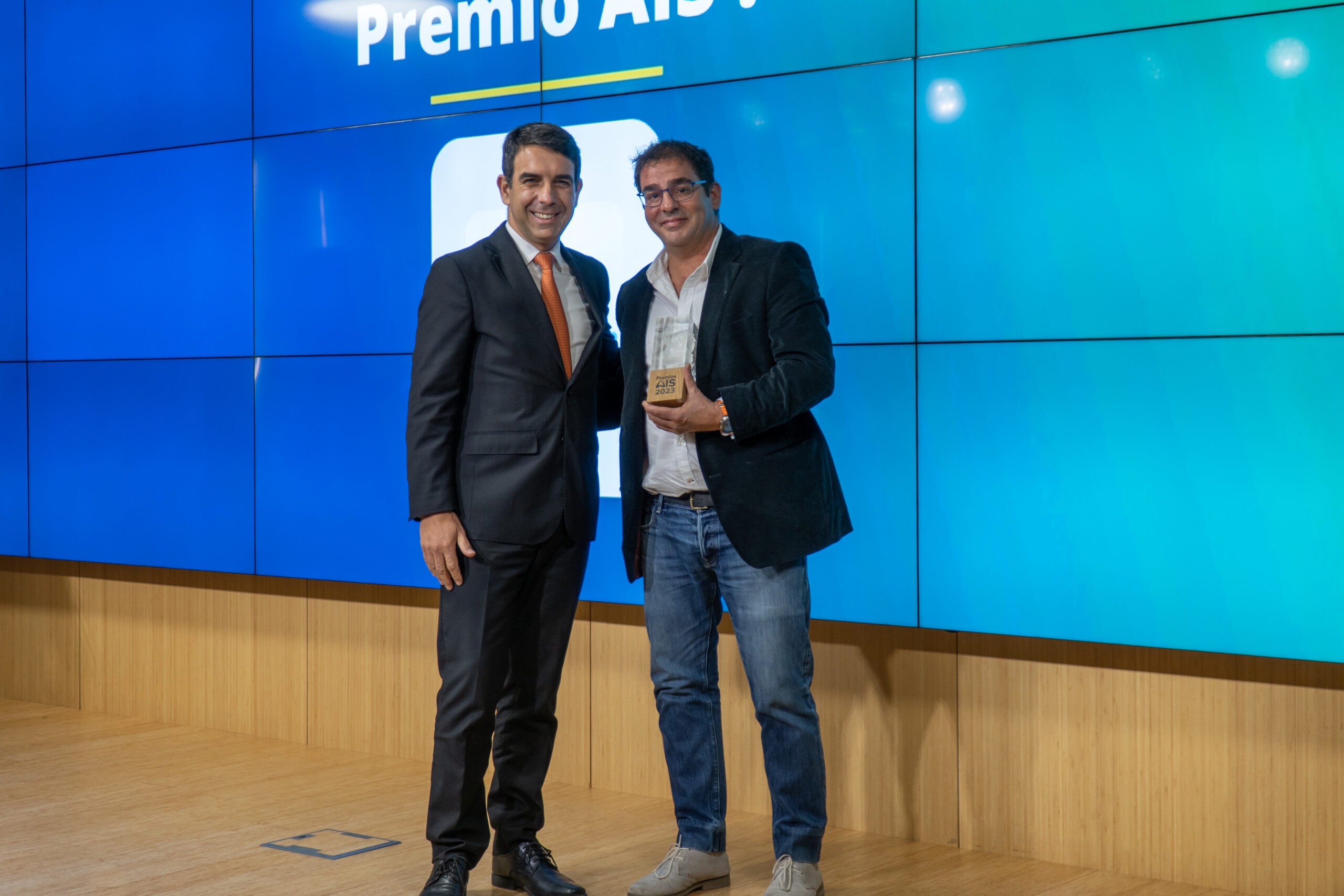 Help-up gana el Premio AIS al I+D+i.