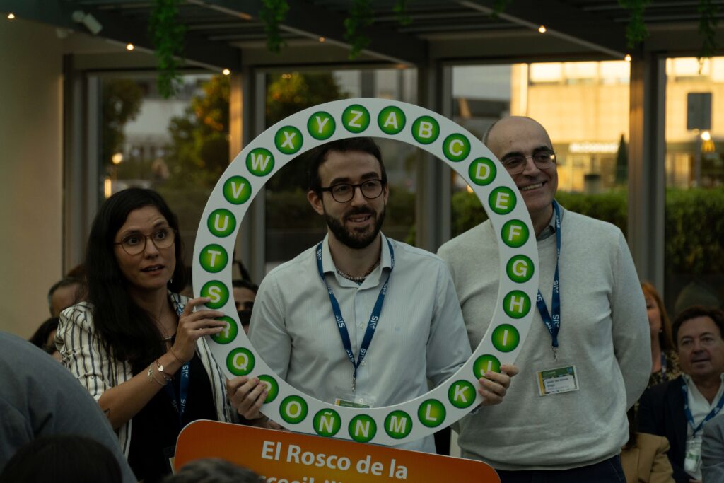 Parte del público jugando al Rosco de la accesibilidad