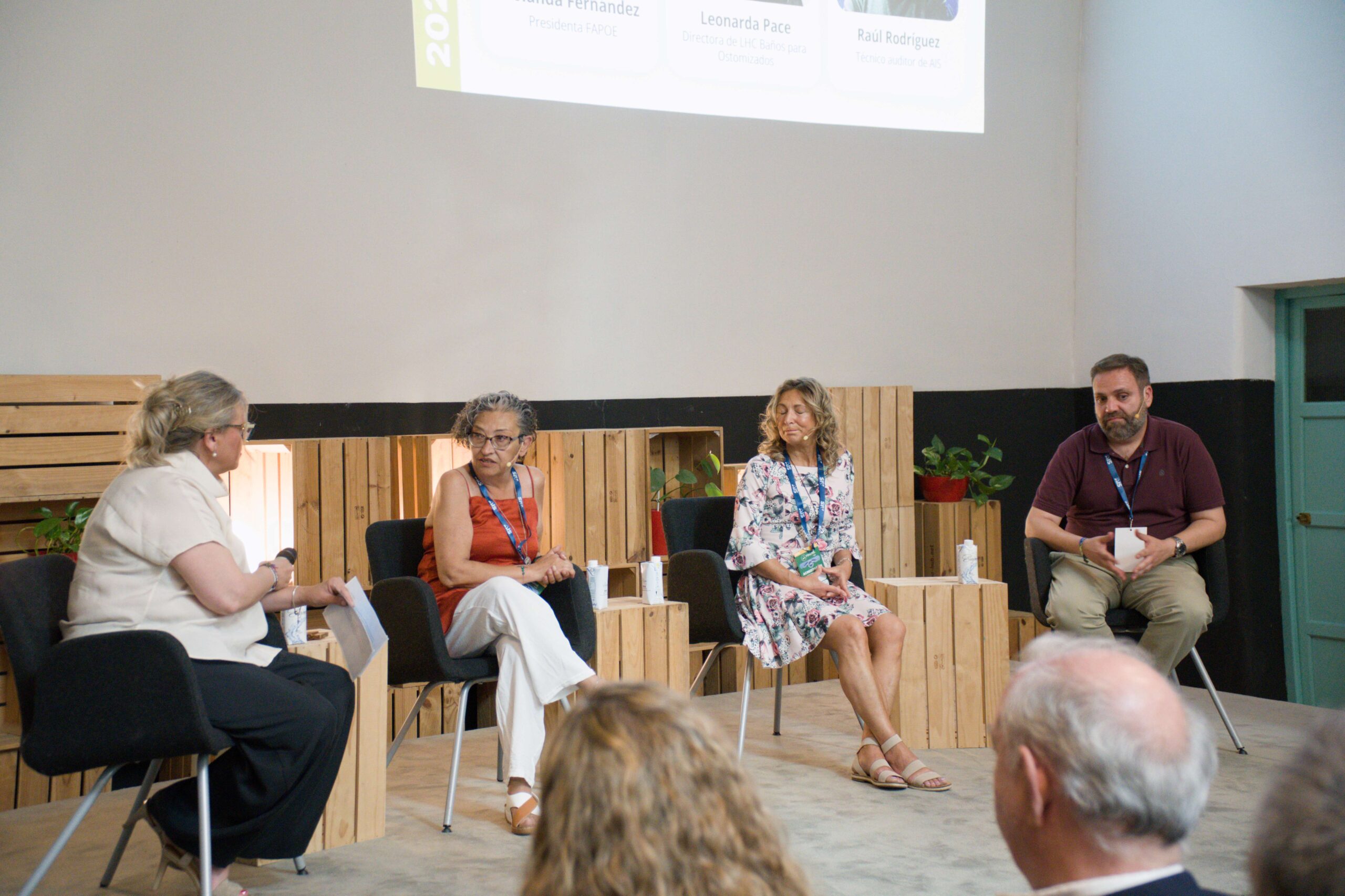 Vista general de la mesa redonda sobre personas ostomizadas